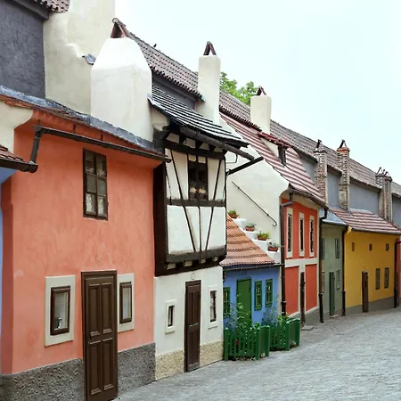 Quiet G3 Near The Castle Prag