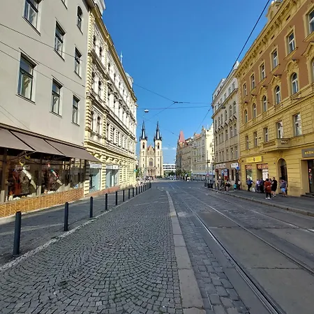 Quiet G3 Near The Castle