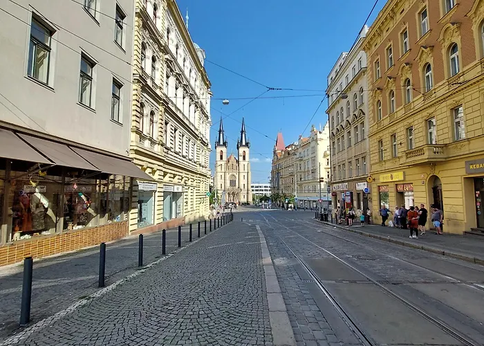 Quiet G3 Near The Castle